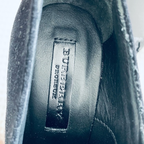 New authentic Burberry Prorsum, high heel out of suede in black color shoes. - Picture 5 of 8